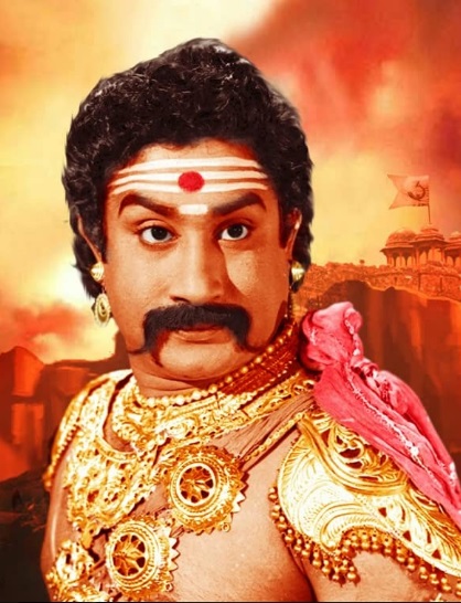  நாடகத்தைப் பார்த்த பி.ஆர்.பந்துலு அதனை தனது பத்மினி பிக்சர்ஸ் சார்பில் படமாக்க விரும்பினார். எஸ்.எஸ்.வாசனும் கட்டபொம்மன் கதையை படமாக்க முயன்றது தெரியவர, அவரிடம் விஷயத்தை கூறினர். இதனையடுத்து எஸ்.எஸ்.வாசன் தன்னிடம் இருந்த கட்டபொம்மன் குறித்தத் தகவல்களை அவர் தந்துதவியதாக கூறப்படுகிறது. இதில் இன்னொரு செய்தியும் உண்டு. வாசனின் சந்திரலேகா திரைப்படத்தில் சிவாஜிக்கு வாய்ப்பு மறுக்கப்பட்டதால், கட்டபொம்மன் படத்துக்கு வாசன் அவரை அணுகிய போது,  பழிக்குப்பழியாக  சிவாஜி மறுத்துவிட்டதாக ஒருசாரர் கூறுகின்றனர்.