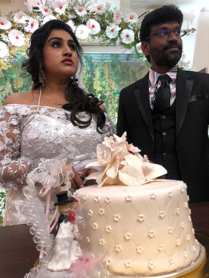  இதனை தொடர்ந்து பீட்டர் பாலின் மனைவி எலிசபெத், விவாகரத்து வாங்காமல் திருமணம் செய்ததாக காவல்நிலையத்தில் புகார் அளித்தார். இதையடுத்து வனிதா விஜயகுமார் - பீட்டர் பாலின் திருமணம் பற்றி சர்ச்சைகள் வெடித்தன.