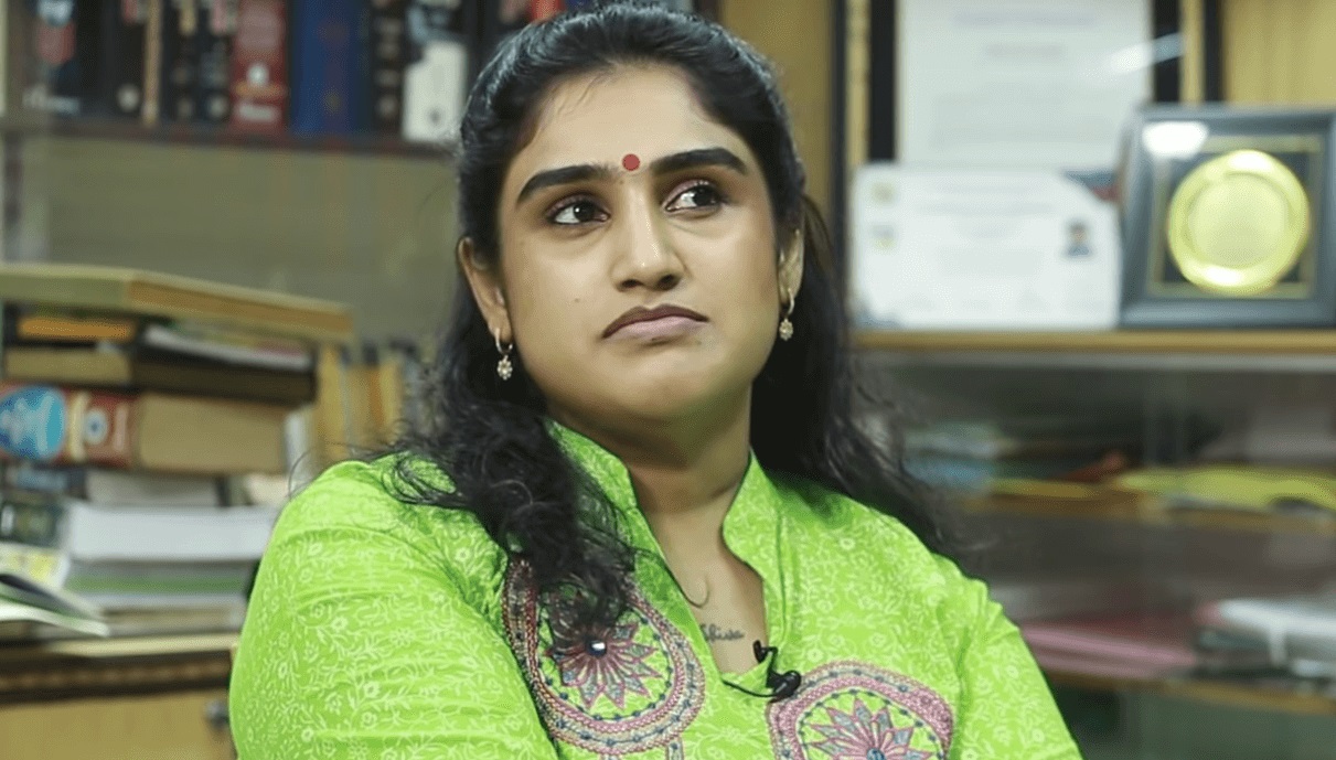  பீட்டர் பாலின் மறைவுக்கு வனிதா இரங்கல் தெரிவித்துள்ளார். அவரது பதிவில், ''பிறருக்கு உதவுபவர்களுக்கு கடவுள் உதவுவார் என என் அம்மா சொல்வார். இது அனைவரும் கற்றுக்கொள்ள வேண்டிய பாடம். பாதைகள் பிரியும்போது மக்கள் தங்களுக்கான வழியைத் தேர்ந்தெடுத்துக்கொள்வார்கள்.