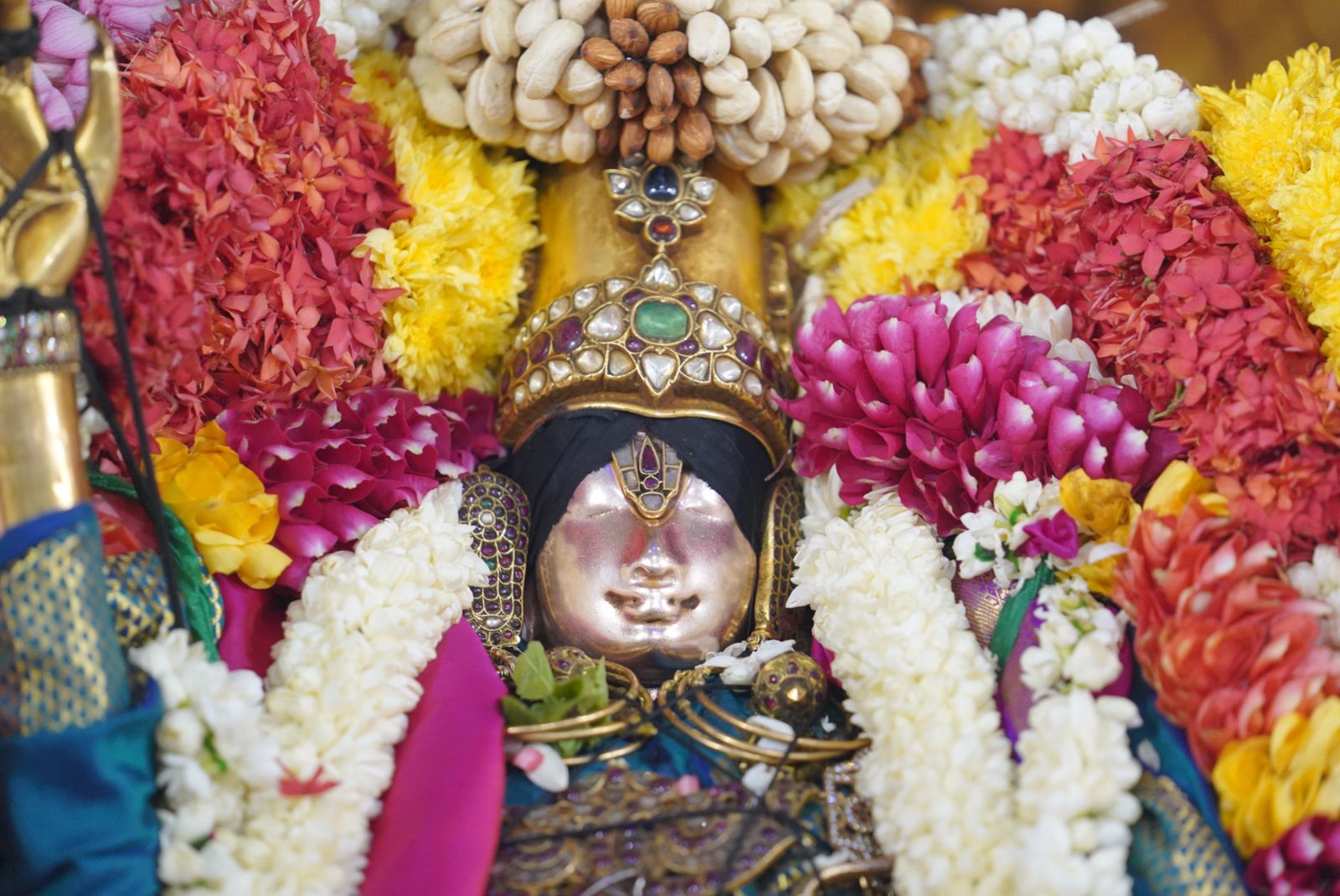  தேனூர் மண்டபத்தில் சேஷ வாகனத்தில் அழகர்