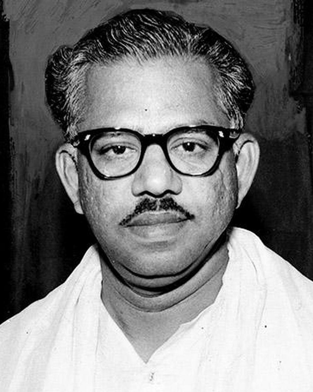  ,[object Object], அதிமுகவில் இருந்து விலகி திமுகவில் இணைந்த நாவலர் நெடுஞ்செழியன்  1980 முதல் 88 வரையிலும்  ஜெயலலிதா அமைச்சரவையில் 1991 முதல் 96 வரையிலும் நிதியமைச்சராக இருந்தார்.
