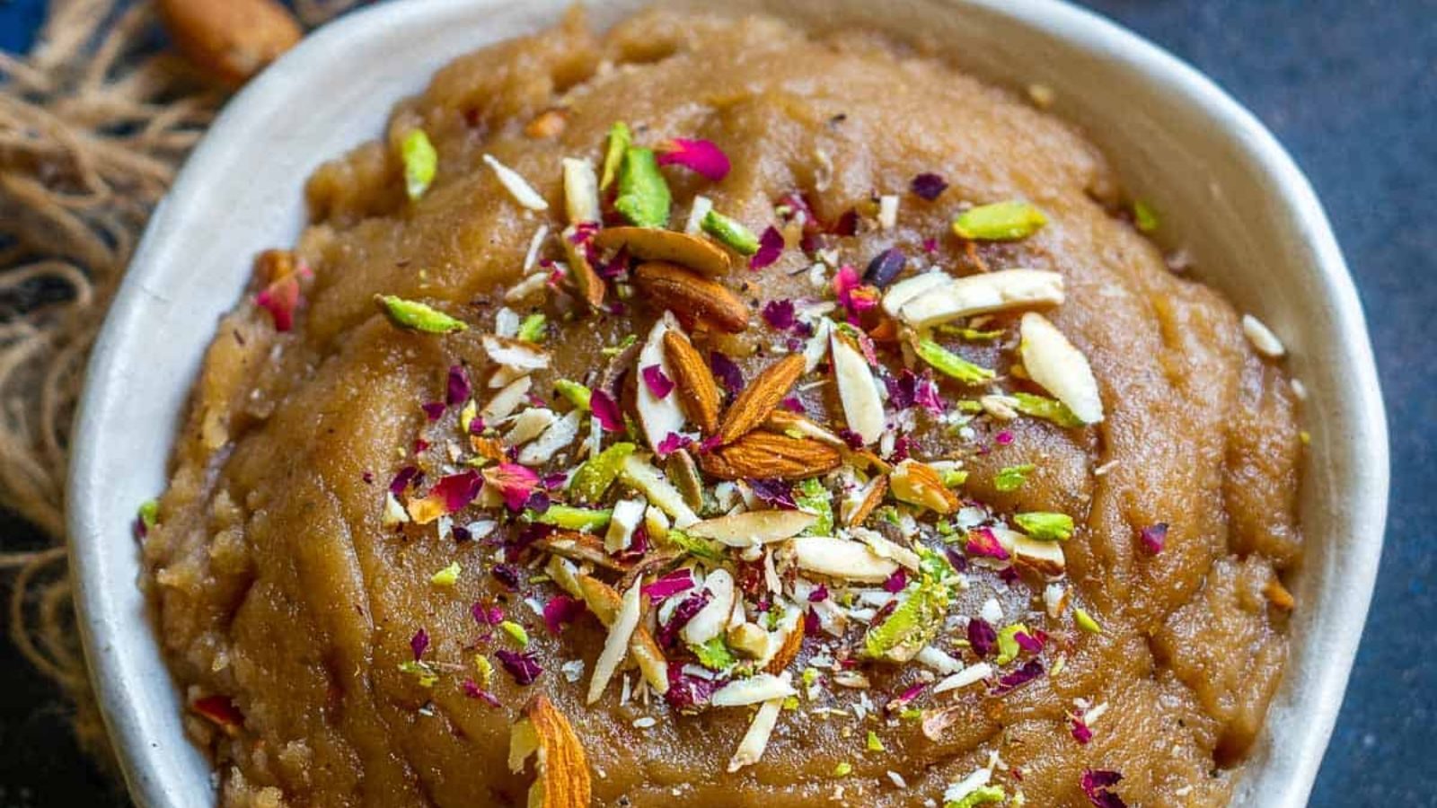 வெறும் ஒரு கப் கோதுமை மாவு இருந்தா போதும்… சூப்பரான ஸ்வீட் செய்யலாம்!