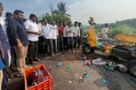 ஆட்டோ மீது பஸ் மோதிய கோர விபத்தில் 7 பெண்கள் பலி