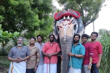 அகிலா யானைக்கு 21வது பிறந்தநாள்... கொண்டாடி மகிழ்ந்த கோயில் பக்தர்கள்!