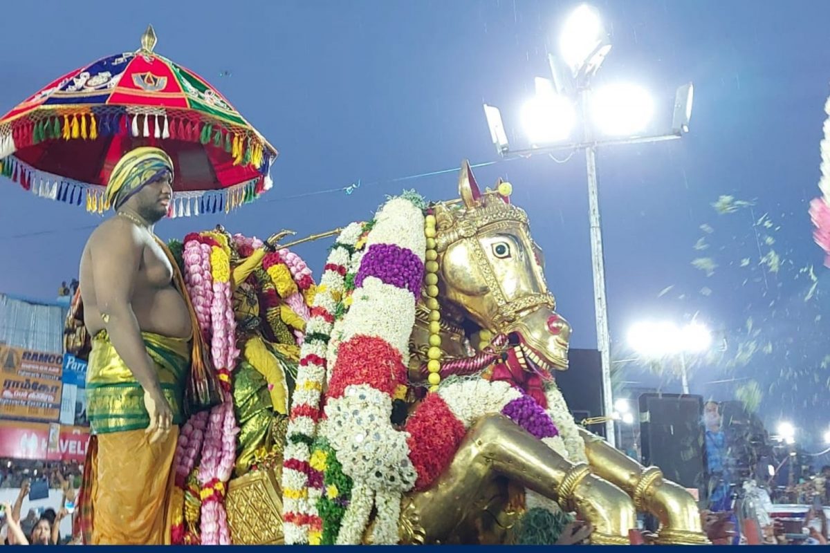 சித்திரை திருவிழா : மக்கள் வெள்ளத்தில் வைகை
