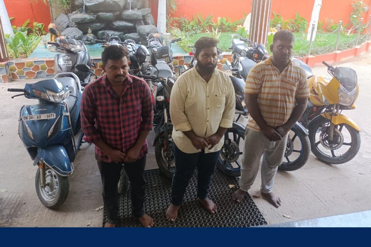 சைட் ஸ்டேண்டை உடைத்து பைக்கை திருடும் கும்பல்!