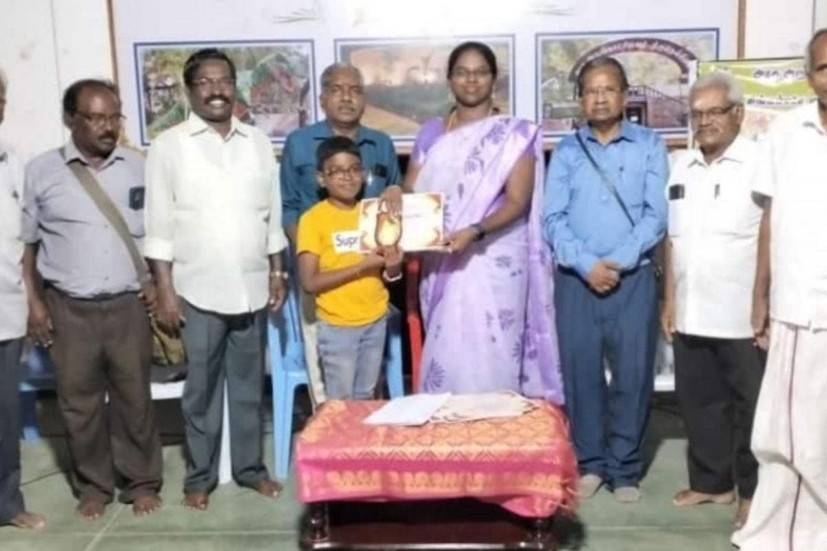 மாணவர்களுக்கு பரிசு
