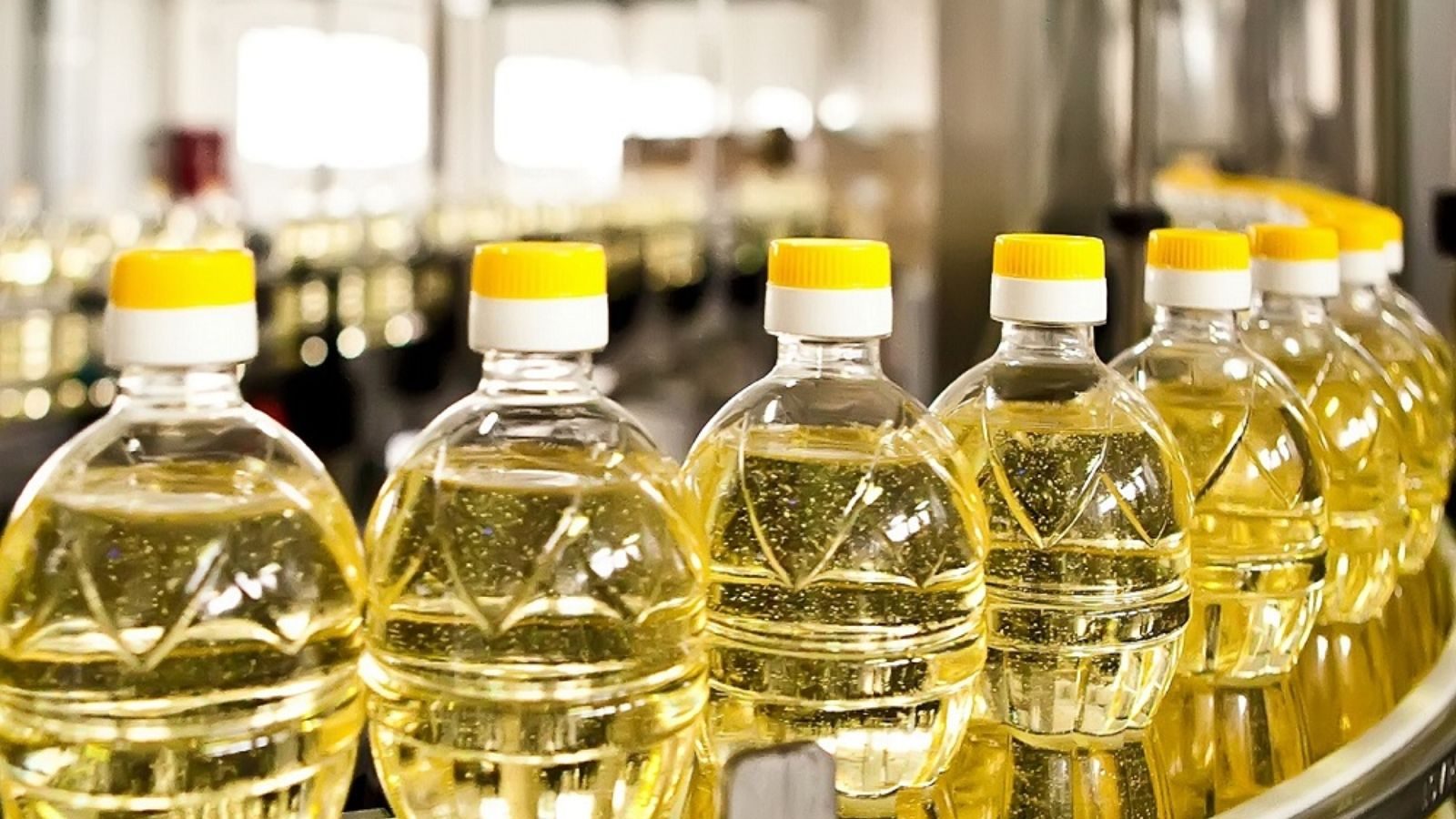 அதிரடியாகக் குறைந்த சமையல் எண்ணெய் விலை..இதுதான் காரணம்...