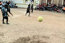 திண்டுக்கல்லில் மாநில அளவிலான ஐவர் கால்பந்தாட்ட போட்டி..! முதல் பரிசை தட்டிச் சென்றது யார் தெரியுமா?