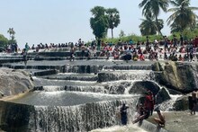ஈரோடு அருகே இப்படி ஒரு அருவி இருக்கா? கோடை காலத்தை கழிக்க சூப்பர் ஸ்பாட்!