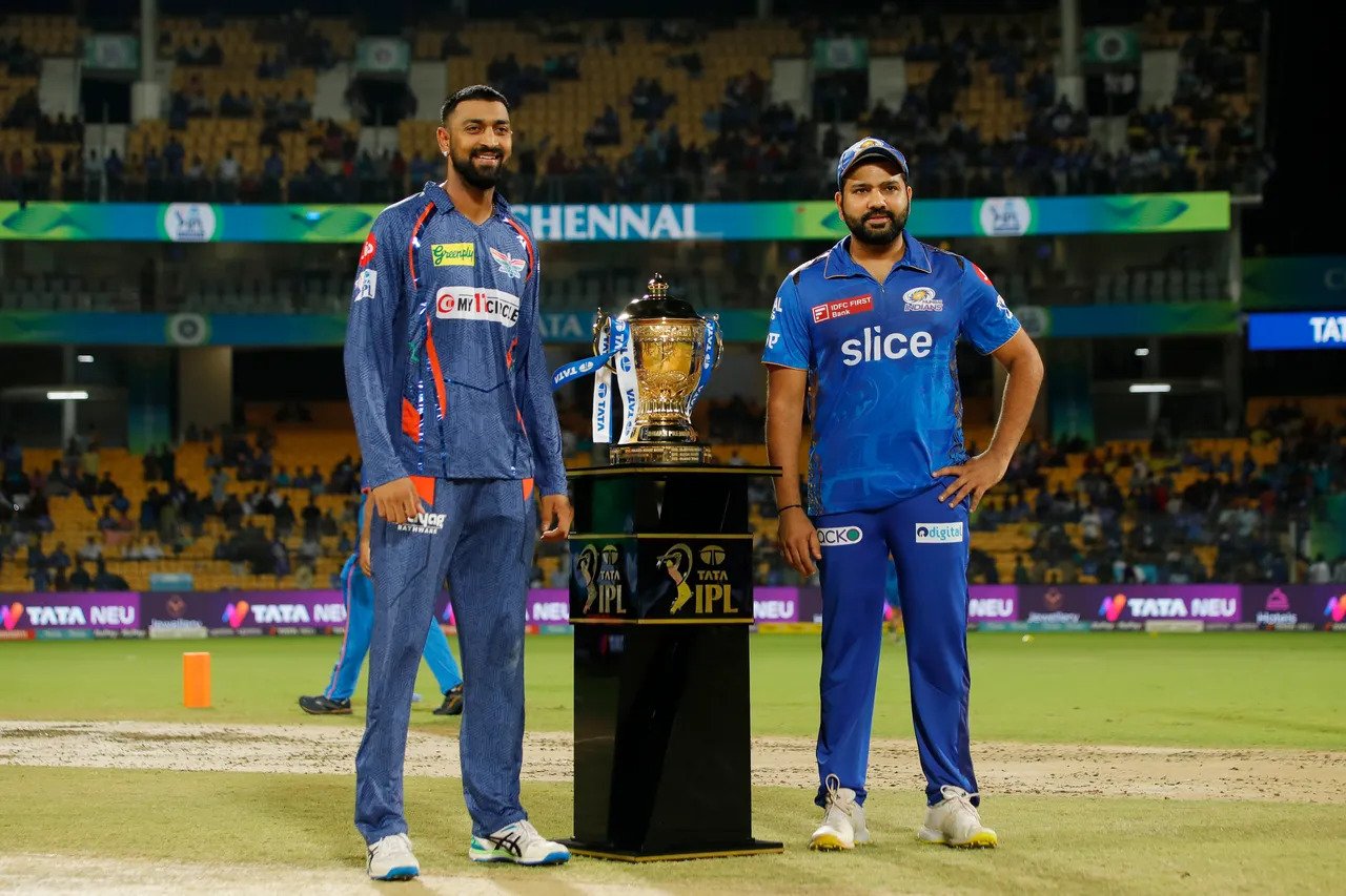  மேலும், 3ஆவது இடம் பிடித்த மும்பை இந்தியன்ஸ் அணிக்கு ரூ.7 கோடியும், 4ஆவது இடம் பிடித்த லக்னோ சூப்பர் ஜெயிண்ட்ஸ் அணிக்கு ரூ.6.5 கோடியும் பரிசாக வழங்கப்படுகிறது.