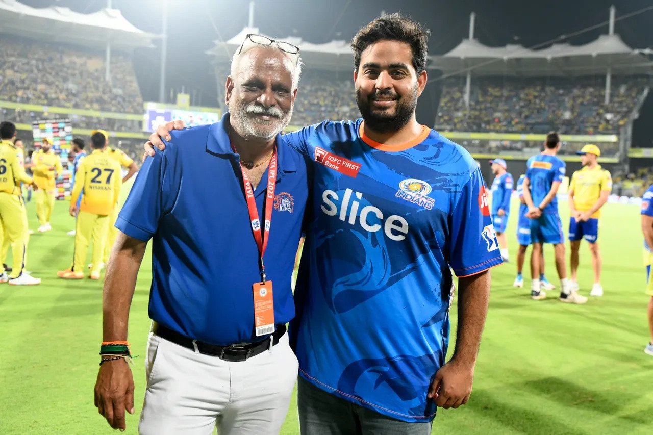  சிஎஸ்கே நிர்வாக இயக்குநருடன் மும்பை அணி உரிமையாளர் ஆகாஷ் அம்பானி