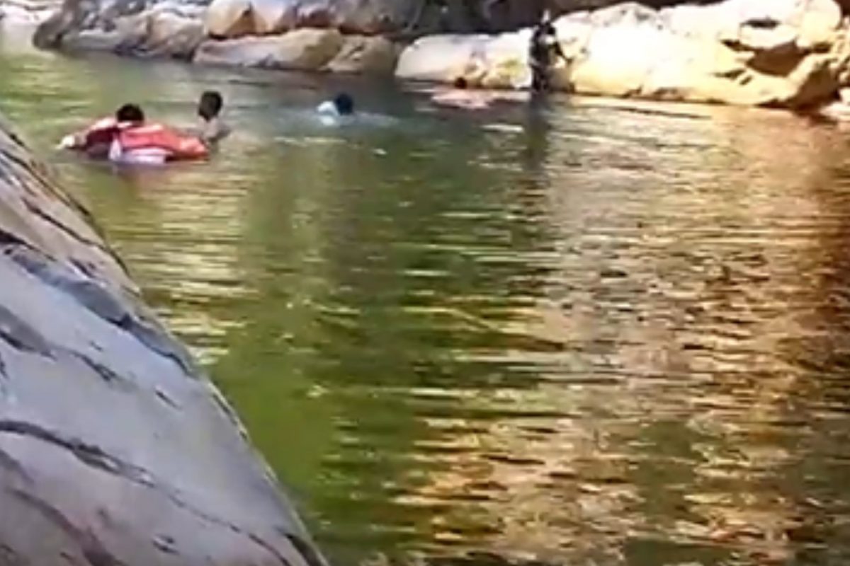 அருவிக்கு குளிக்க சென்ற 3 பேர் பலி