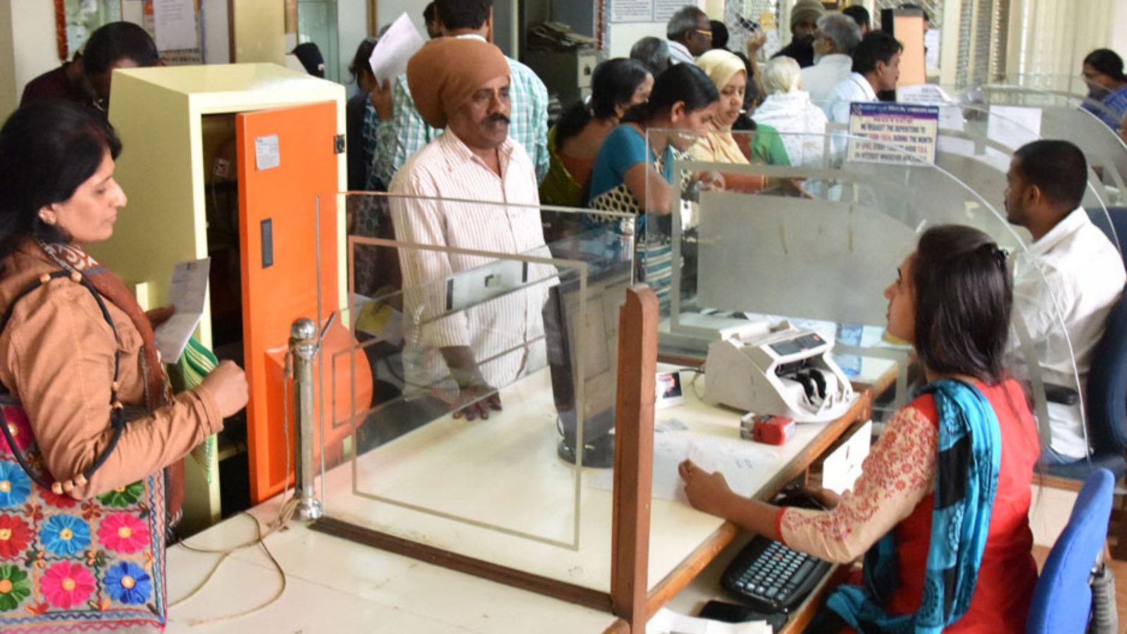 பேங்க் அக்கவுண்டில் ரூ.30உ,000-க்கு மேல் இருந்தால் சிக்கலா? பரவிவரும் செய்தி உண்மையா..!