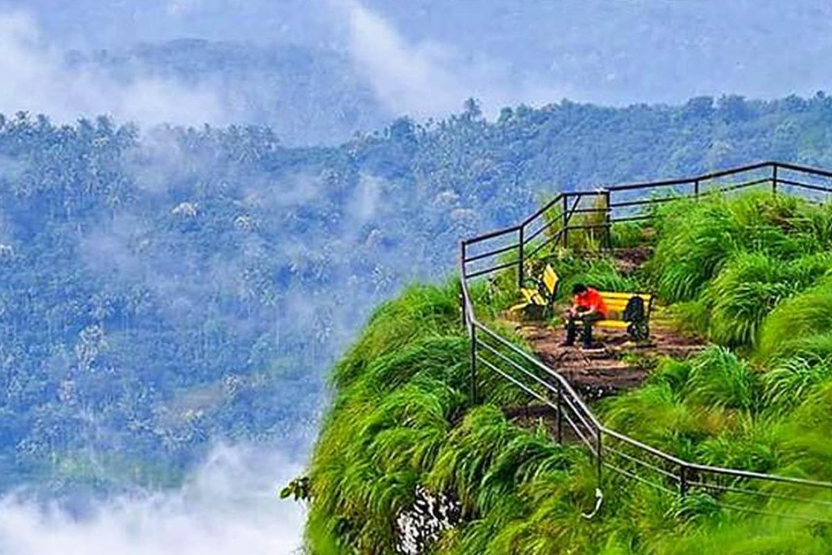  கோடைகாலத்தில் வெயிலில் இருந்து தப்பிக்க கேரளா பக்கம் ட்ரிப் அடிக்கும் மக்கள் சூட்டை குறைத்துக்கொள்ளவும், குளுகுளு யை அனுபவிக்கவும் ஏற்ற கேரளாவின் பிரபல உப்பங்கழி முதல் துறைமுகம் வரையான  5  சிறந்த இடங்களை பற்றி தான் இந்தத் செய்தித் தொகுப்பில் பார்க்க இருக்கிறோம்.