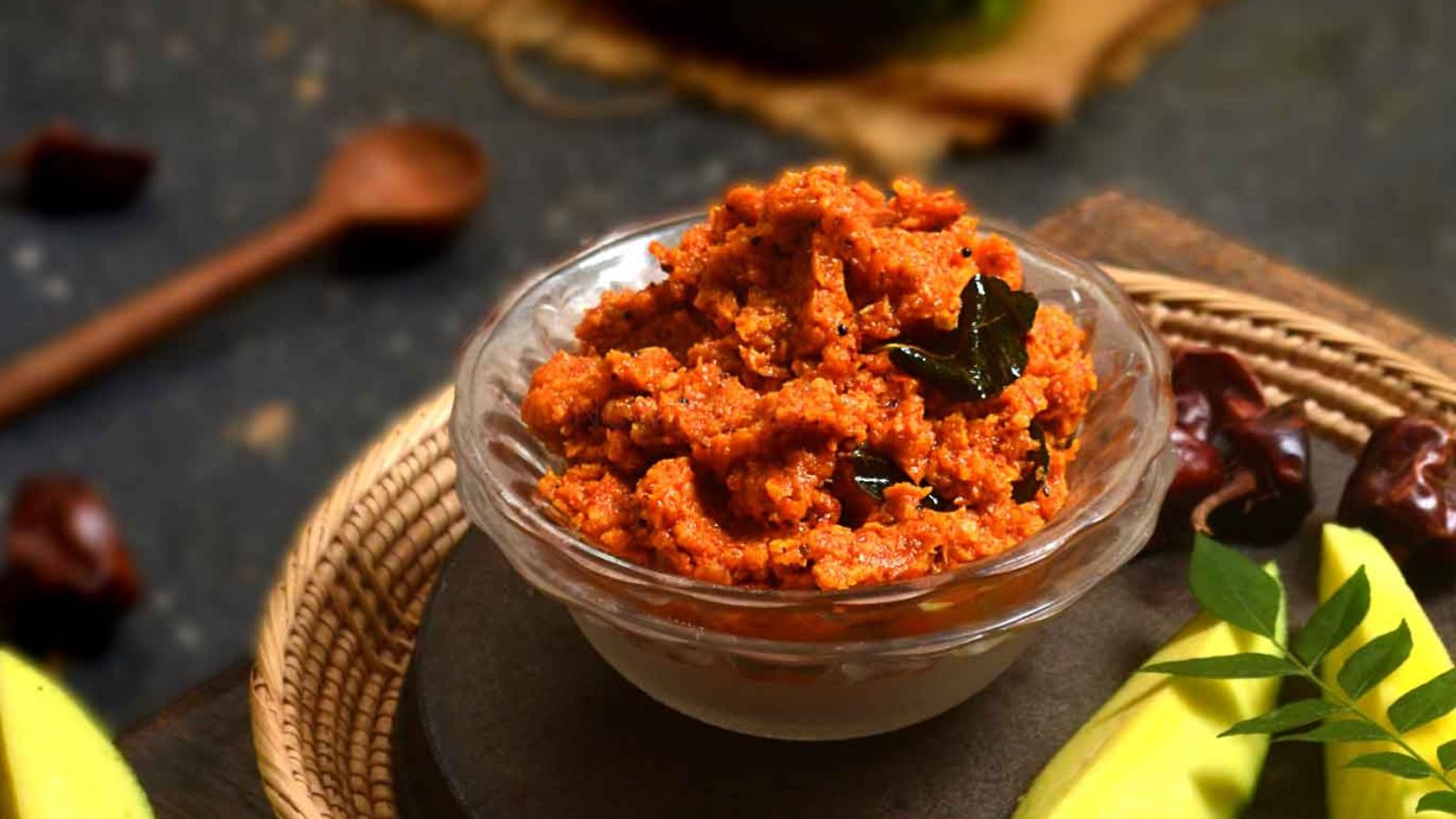 மாங்காய் துவையல் எப்போவாது செய்திருக்கிறீர்களா..? இன்னைக்கு டிரை பண்ணுங்க..!