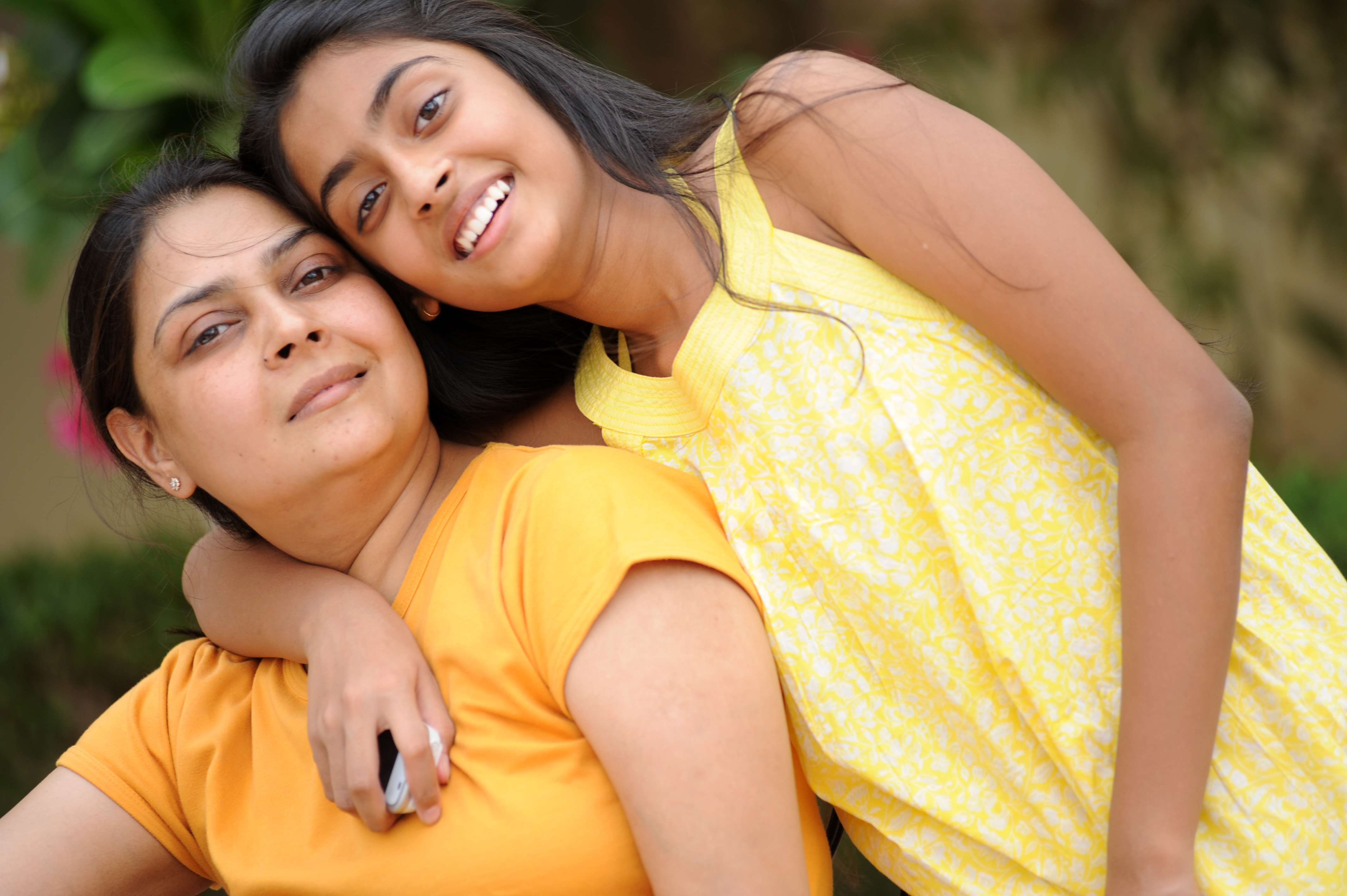  குழந்தைகளை நல்ல முறையாக வளர்த்தெடுப்பதைக் காட்டிலும் பெற்றோருக்கு முக்கியமான கடமை வேறெதுவும் இருக்க முடியாது. பண்பாளராகவும், நேர்மையாளராகவும் குழந்தைகளை வளர்த்தெடுக்கும் அதே சமயத்தில் தனித்திறமைகளையும் ஊக்குவிக்க வேண்டும். இது எல்லாவற்றையும் விட குழந்தைகளுக்கு எவ்வளவு தூரம் சுதந்திரம் கொடுக்கலாம் என்பதே பிரதான கேள்வியாக அமைகிறது.