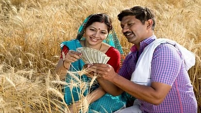  மேலும், சிலருக்கு இந்த திட்டத்தை குறித்து பரவலாக ஒரு சந்தேகம் உள்ளது. அதாவது, பிஎம் கிசான் யோஜனா திட்டத்தின் ஊக்கதொகையை கணவன் மனைவி இருவரும் பெற்று கொள்ள முடியுமா என்கிற சந்தேகம் பலருக்கும் உண்டு. இந்த கேள்வி இன்றளவும் பல பயனாளிகளிடம் இருந்து வருகிறது. அதே போன்று, விவசாயியாக உள்ள கணவன் மனைவி இருவரும் ஒவ்வொரு ஆண்டும் 6,000 ரூபாய் பெற்று கொள்ள முடியுமா என்கிற கேள்வியும் உள்ளது.