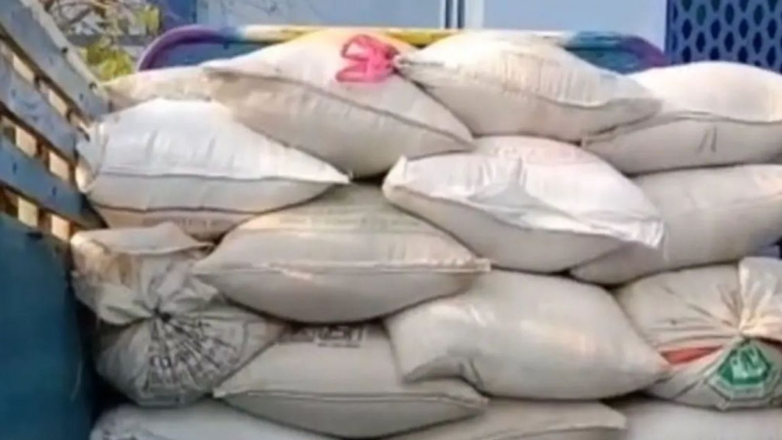 ரேஷன் அரிசி கடத்தினால் ரேஷன் கார்டு பறிமுதல் செய்யப்படும்.. தேனியில் அதிரடி அறிவிப்பு!