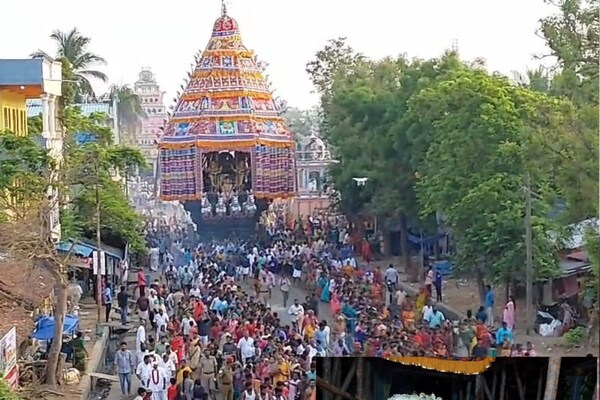 திருநள்ளாறு சனீஸ்வரர் கோவிலில் தேரோட்டம்.. திரளான பக்தர்கள் பங்கேற்பு.