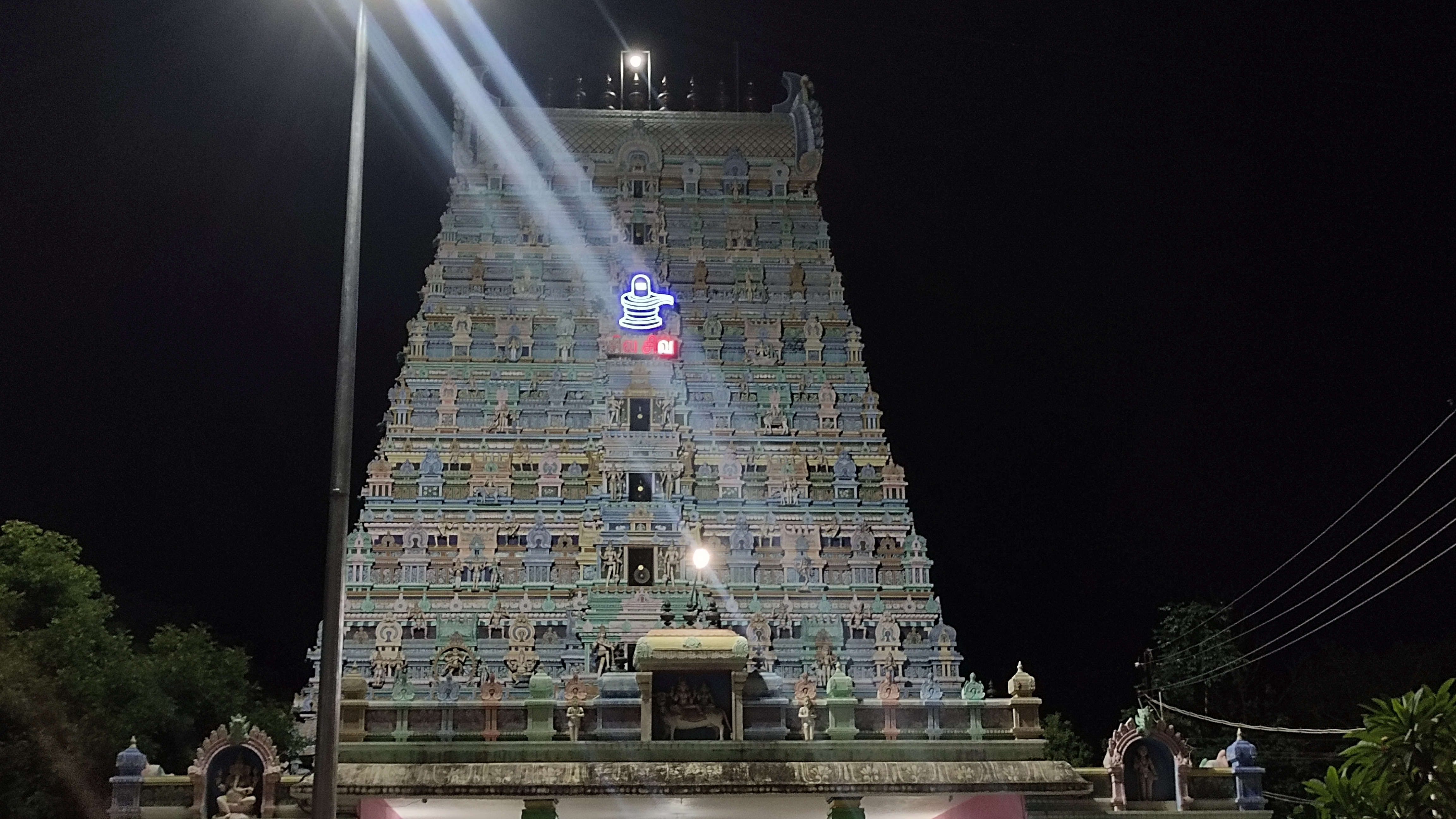  சித்திரை மற்றும் வைகாசி மாதம் வசந்த காலங்களாக கருதப்படுகிறது. மேலும் சில ஆலயங்களில் வைகாசி விசாகத்திற்கு முன்பு வசந்த உற்சவம் நடைபெறும்.