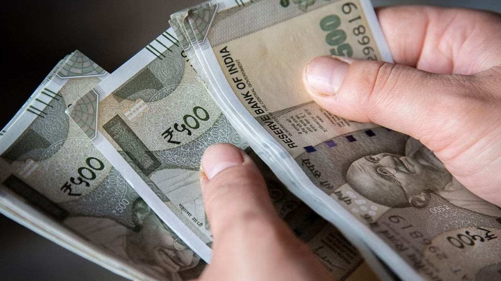 “மாத சம்பளம் வாங்குவோர் பணத்தை சேமிப்பதில்லை..!”அதிர்ச்சியளிக்கும் ஆய்வு முடிவுகள்