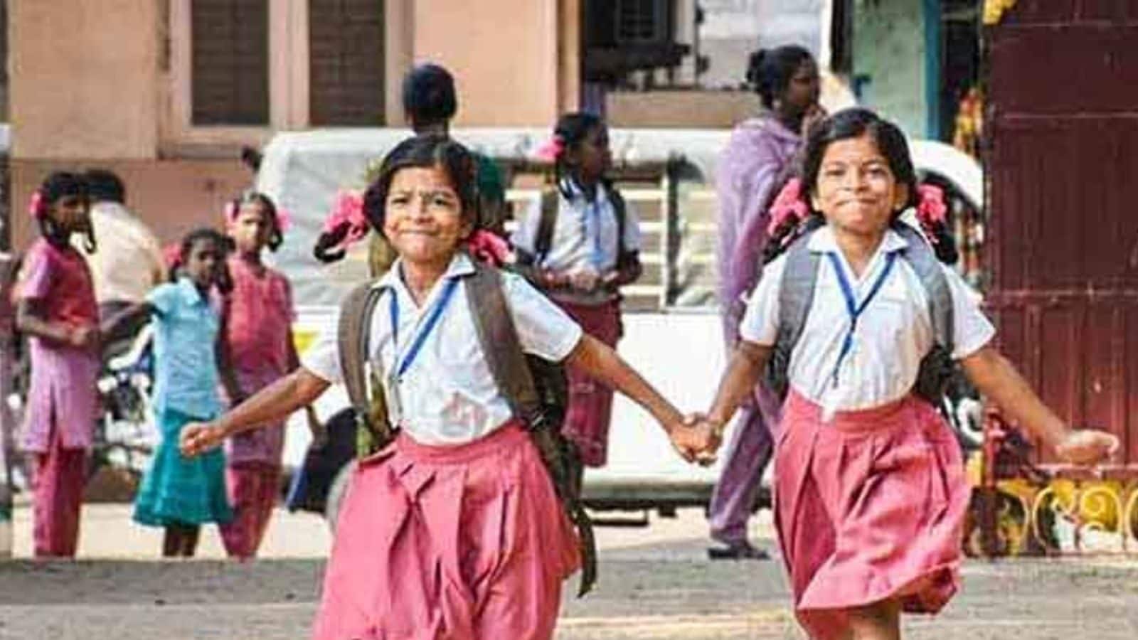 School reopen | பள்ளி மாணவர்களுக்கு குட் நியூஸ்.. தள்ளிப்போனது பள்ளிகள் திறப்பு.. எப்போது தெரியுமா?