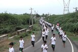 10 கி.மீ. தூரம் சிலம்ப பயணம் சென்று அசத்திய மாணவர்கள்!