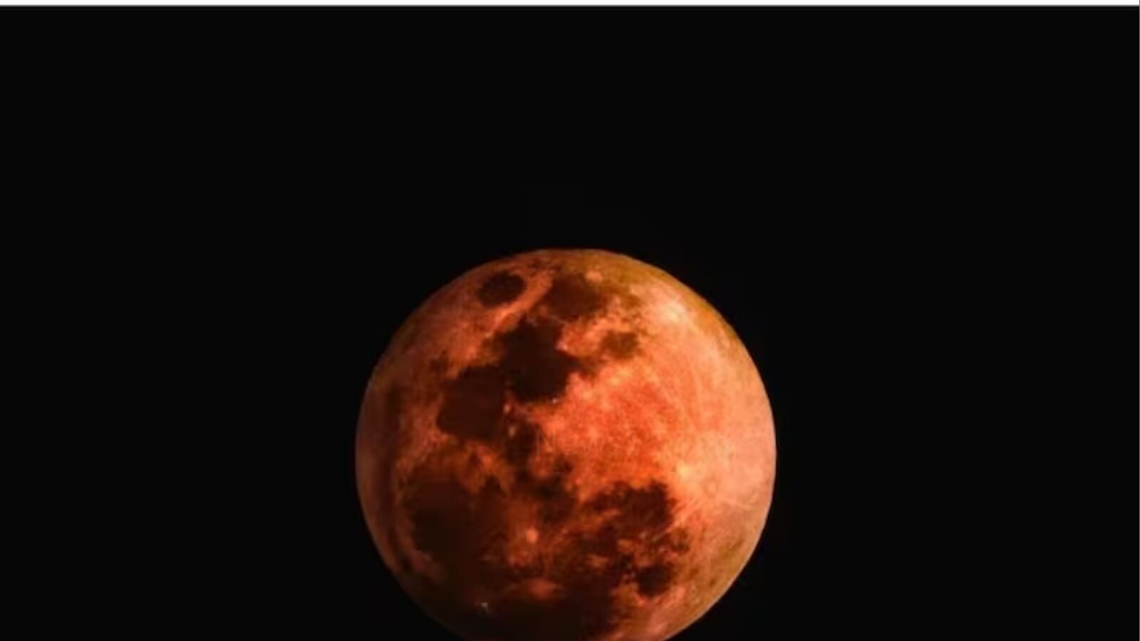 Chandra Grahanam 2023 : சந்திர கிரகணத்தின் போது மறக்காமல் இந்த எளிய பரிகாரங்களை செய்யுங்க!