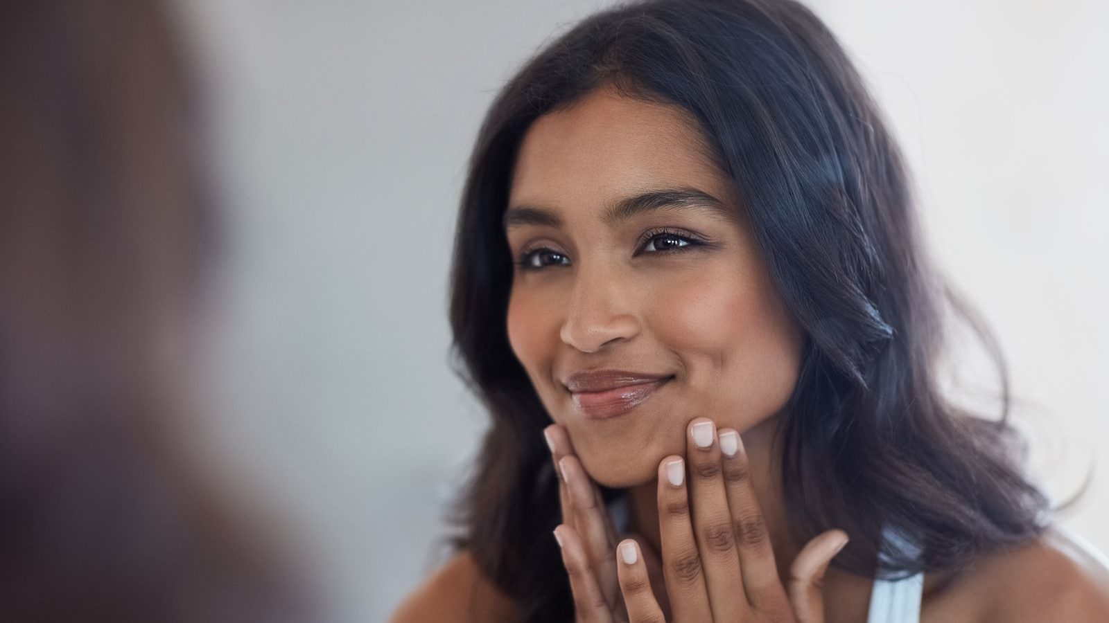 உங்கள் சருமத்திற்கு ஏற்ற மேக்அப் மற்றும் ஸ்கின்கேர் தயாரிப்புகளை எப்படி தேர்வு செய்வது..? இதோ டிப்ஸ்..!