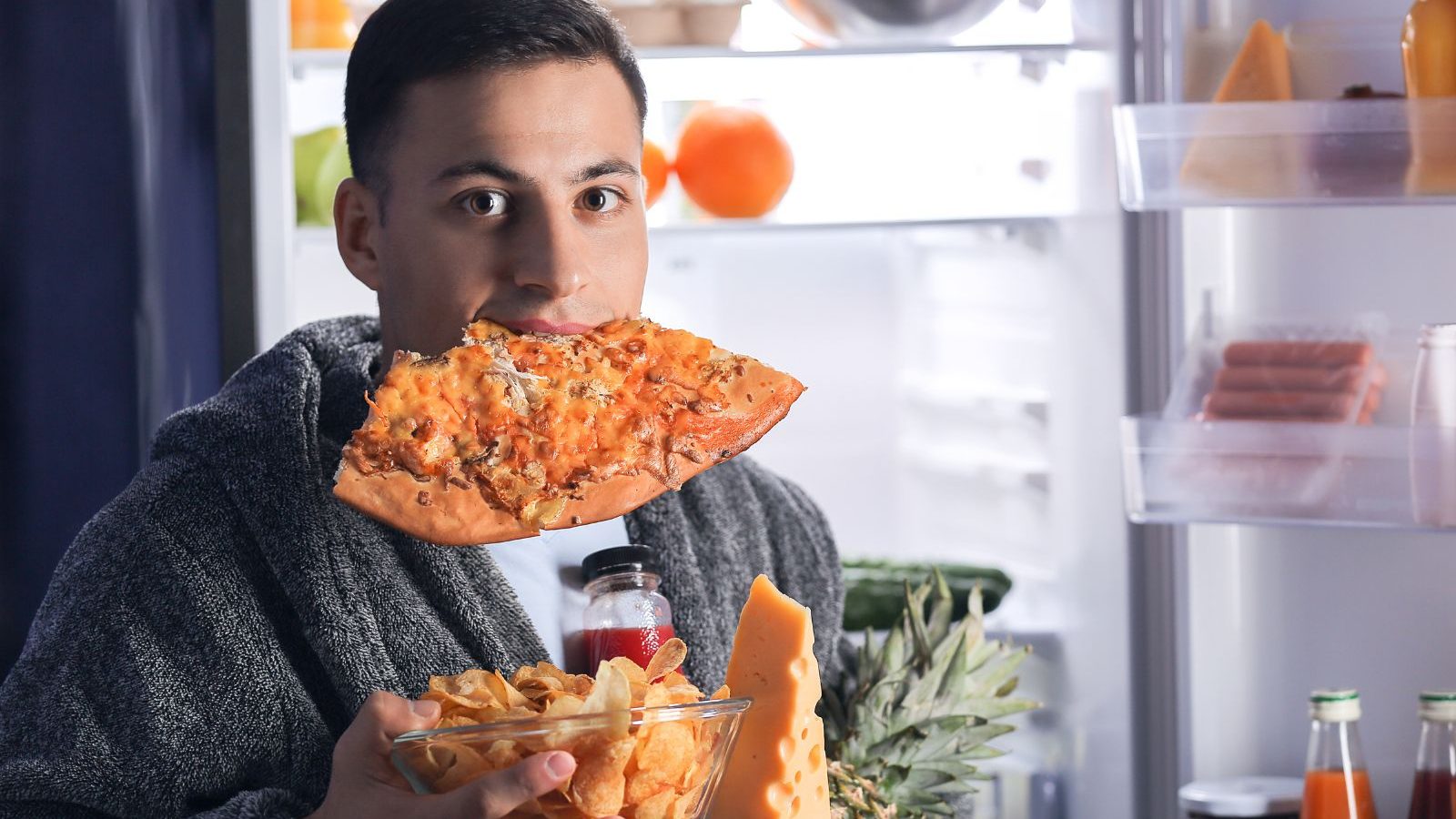 லேட் நைட்டில் திடீரென பசிக்குதா..? கிடைப்பதை சாப்பிடாமல் ஆரோக்கியமாக சாப்பிட ஸ்நாக்ஸ்..!