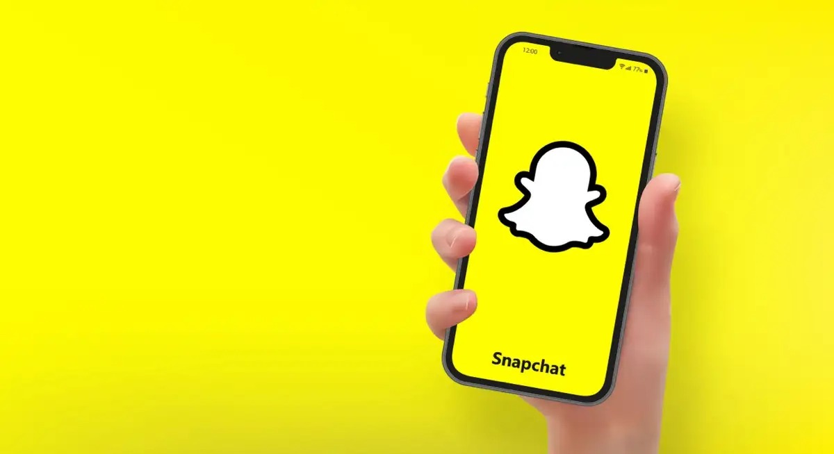  விஷுவல் மெசேஜிங் ஆப்ஸான Snapchat-ஆனது லோக்கலைஸ்ட் பிளாட்ஃபார்ம் எக்ஸ்பீரியன்ஸ், லோக்கல் கன்டன்ட் இனிஷேட்டிவ்ஸ், பார்ட்னர்ஷிப்ஸ் மற்றும் ஸ்பாட்லைட் & ஸ்டோரிஸ் மூலம் ரீஜினல் கிரியேட்டர்ஸ்களுக்கு கொடுக்கப்படும் தனி கவனம் மூலம் இந்தியாவில் தொடர்ந்து முதலீடு செய்வதாக அறிக்கையில் கூறப்பட்டு உள்ளது.