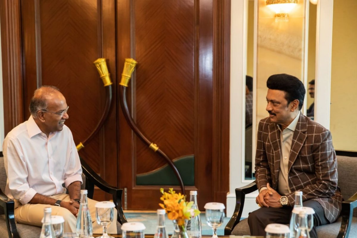 சட்டத்துறை அமைச்சர் சண்முகம் - முக ஸ்டாலின்