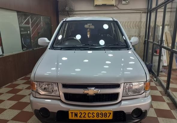  இதேபோல மற்றொரு அமெரிக்க நிறுவனமான Chevrolet கார்களான Tavera, Optra, Cruze வகைகளை ஜெனரல் மோட்டார்ஸ் இந்தியாவில் சந்தைபடுத்தியது. ஆரம்பத்தில் வரவேற்பு பெற்ற இக்கார் வகைகள் ஜெனரல் மோட்டார்ஸ் 2017-ல் மூடப்பட்ட போது தன் சந்தைப்படுத்துதலை இந்தியாவில் முடித்துக்கொண்டது.