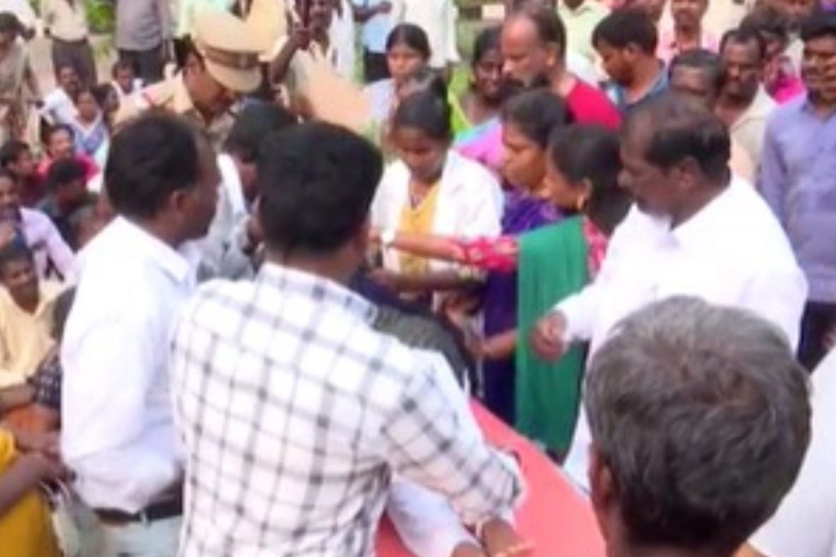 ஆசிரியர்கள் போராட்டம்