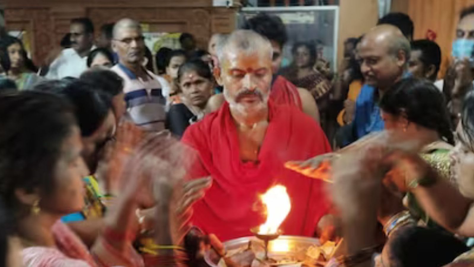 கடும் கோடை வெப்பத்தை எதிர்கொள்ள இந்த மந்திரத்தை சொல்லுங்க.! தெலங்கானா கோவில் அர்ச்சகர் பரிந்துரை..