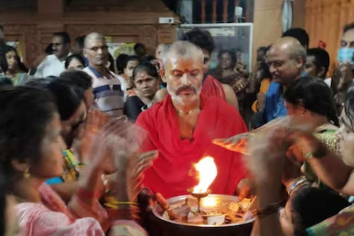 அர்ச்சகரான இனவோலு அனந்த மல்லையா ஷர்மா