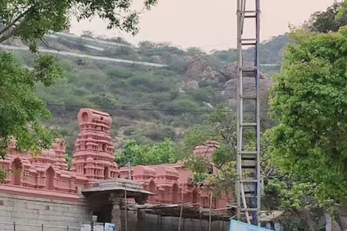 ஆந்திராவில் உள்ள மர்மங்களும் புதிர்களும் நிரம்பிய யாகந்தி கோவில்