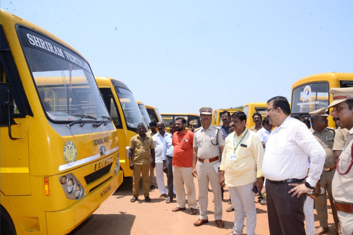 பள்ளி தொடங்குவதற்கு முன்பு வாகனங்கள் ஆய்வு