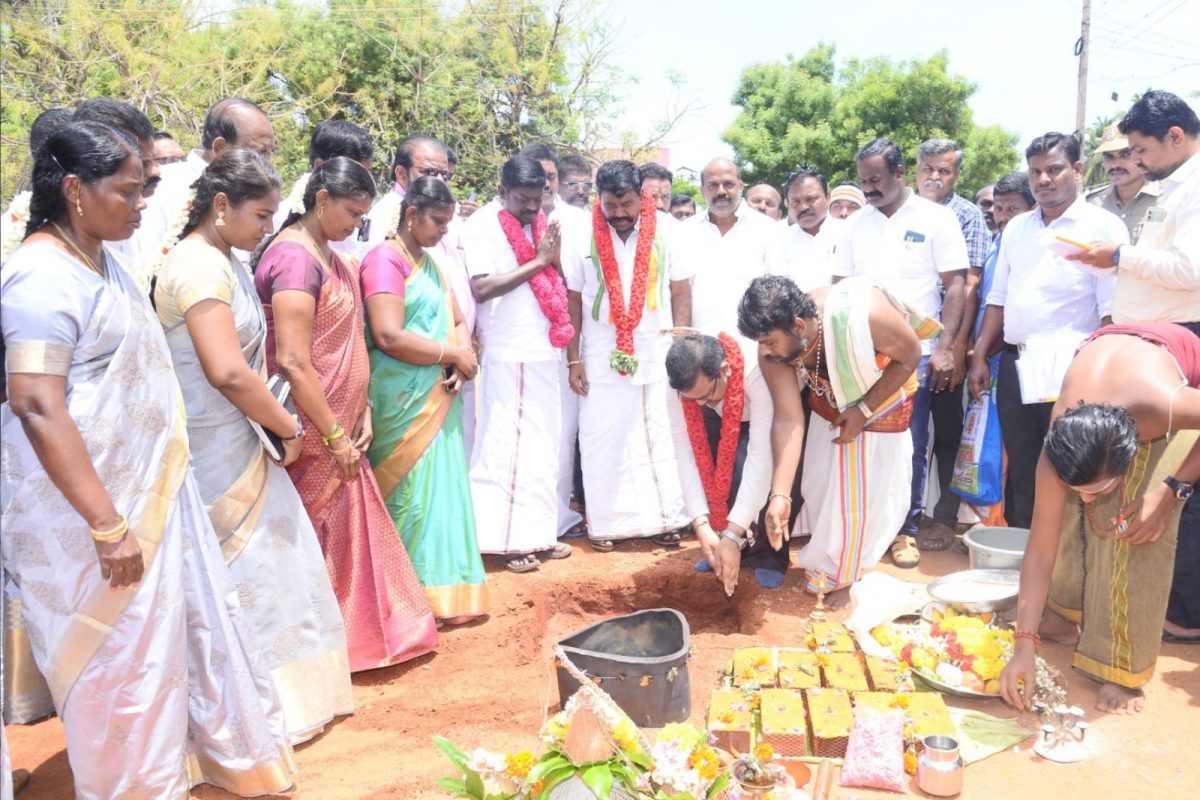 புதிய கட்டிடத்திற்கான பூமி பூஜை