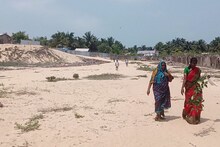“எங்க தலைமுறைக்காவது சாலை போட்டு கொடுங்க..” 30 வருடங்களாக அவஸ்தைப்படும் தங்கச்சிமடம் மக்கள்..