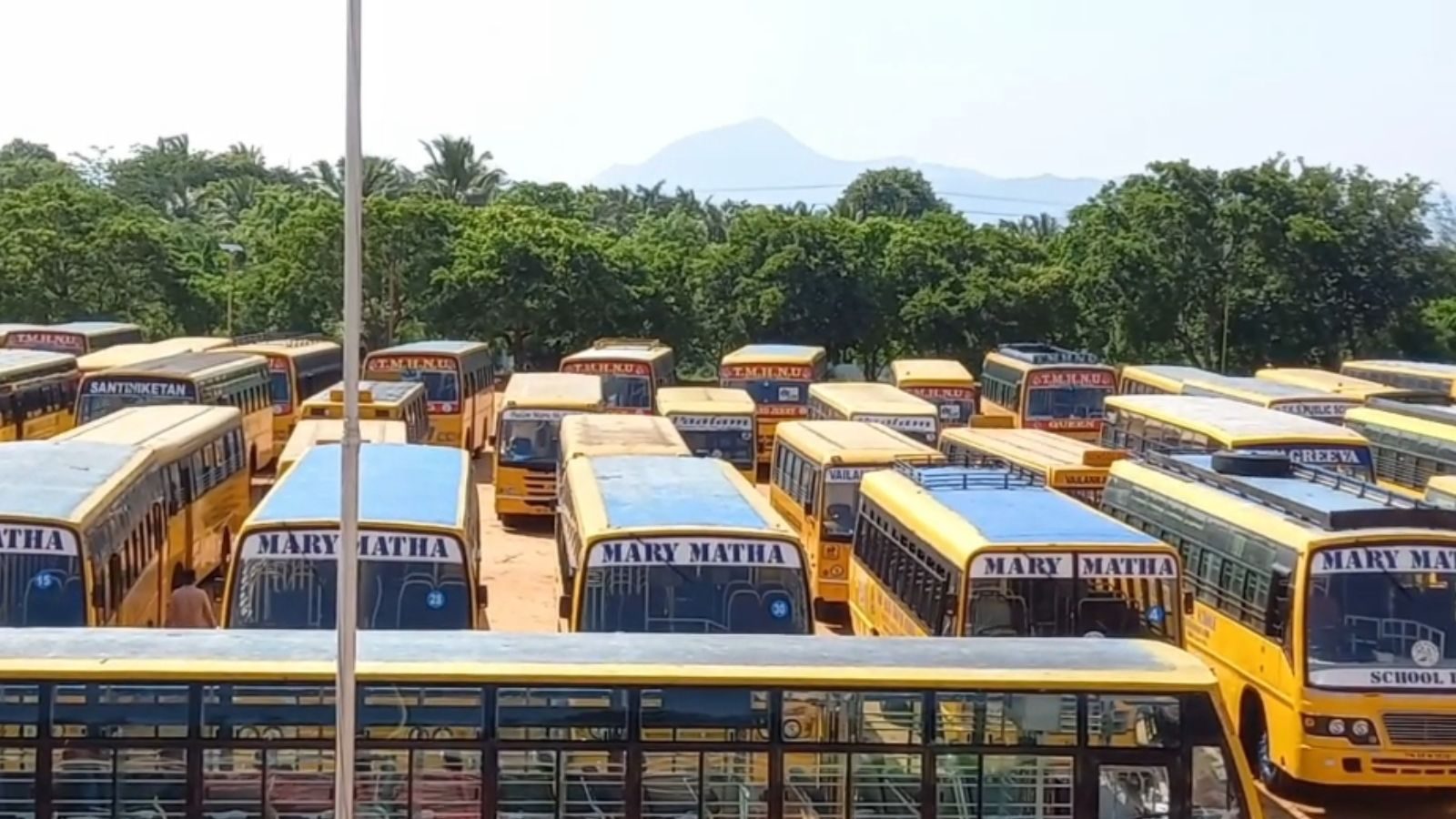 ஜூன் 7ஆம் தேதி பள்ளிகள் திறப்பு..  தேனியில் பள்ளி வாகனங்களை ஆய்வு செய்த ஆட்சியர்!