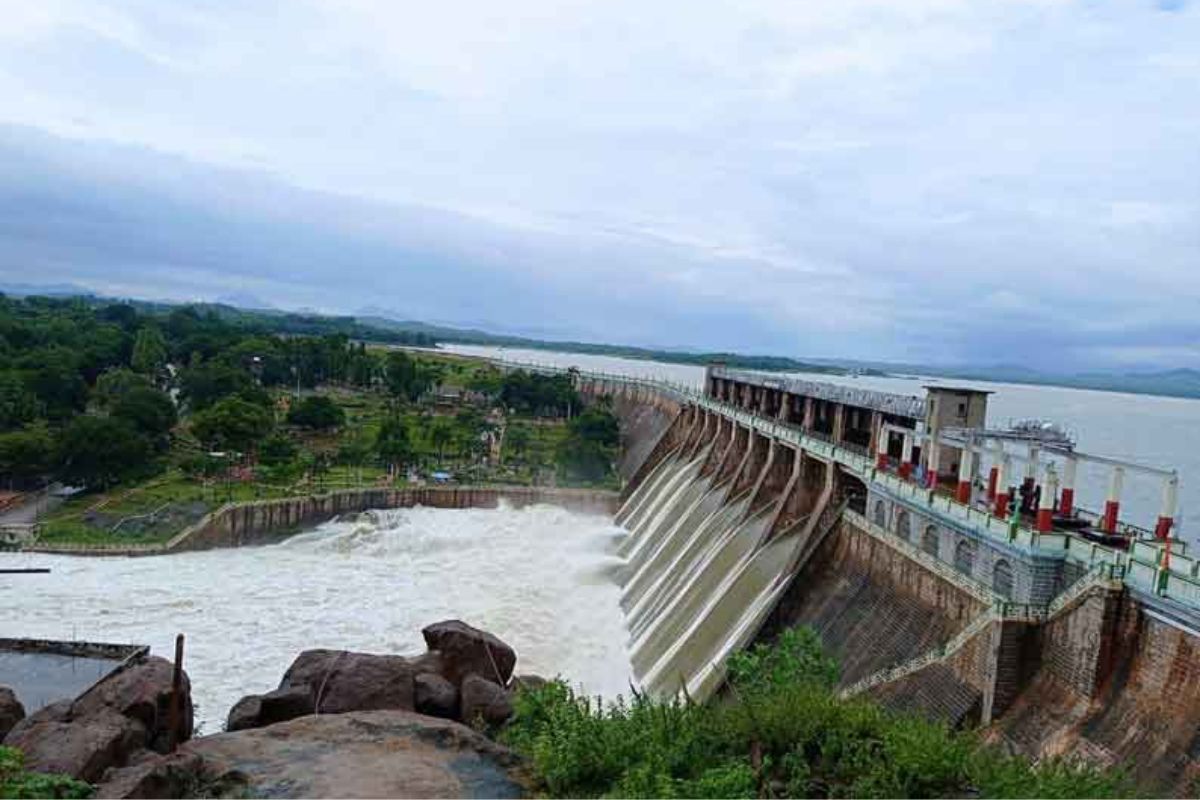  இது தவிர தடாகபுரிஸ்வரர் ஆலயம் மற்றும் மடம், கூழமந்தல் சோழீஸ்வரர் கோயில், பிரம்மதேசம் சந்திரமௌலீஸ்வர்ர் கோயில், சாத்தனூர் அணை, முனுகப்பட்டு அருள்மிகு பச்சையம்மன் சமேத மன்னார்சாமி திருக்கோயில், குரங்கணில் முட்டம் வாலிஸ்வரர் திருக்கோயில், படவேடு ரேணுகாம்பாள் திருக்கோயில், தென்னாங்கூர் பாண்டுரங்கன் திருக்கோயில், ஏரிக்குப்பம் எந்திர சனீஸ்வரர் கோயில், செய்யாறு அருள்மிகு வேதபுரிஸ்வரர் திருக்கோயில் மற்றும் பர்வதமலை ஆகியவை சுற்றிபார்க்க ஏற்ற இடமாகும்.