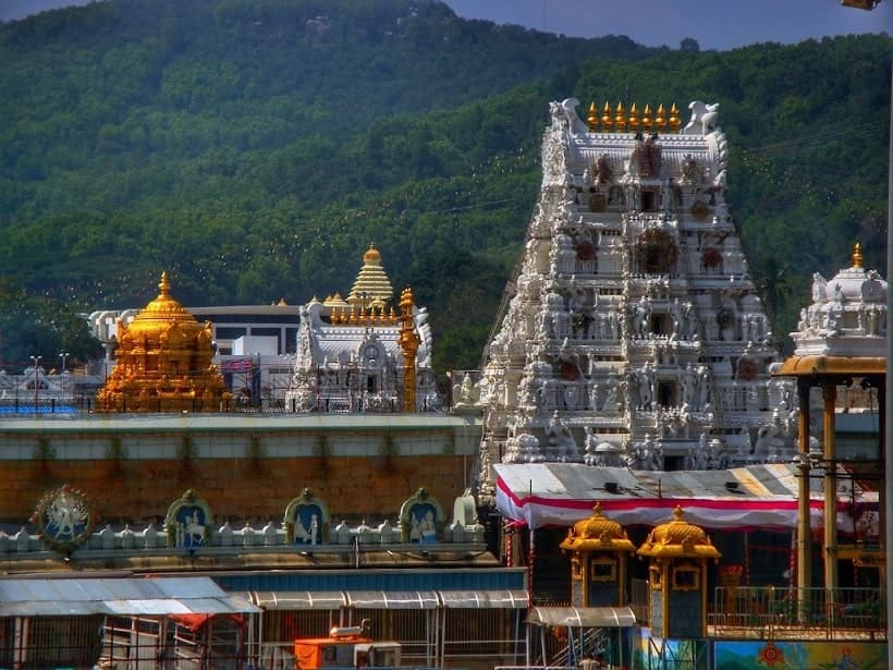  ஐஆர்சிடிசி திருமலை சிறப்பு நுழைவு தரிசனத்துடன் சிறப்பு சுற்றுலா தொகுப்பை சுற்றுலாத்துறை செயல்படுத்தி வருகிறது. திருப்பதிக்கு வரும் பக்தர்களுக்கு பஞ்சதேவாலயம் என்ற சிறப்பு சுற்றுலா தொகுப்பு வழங்கப்படுகிறது.