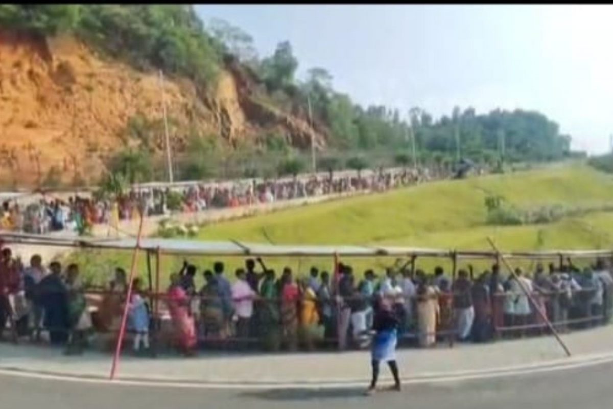 திருப்பதியில் 36 மணி நேரம் காத்திருக்கும் பக்தர்கள்