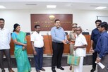 தென்காசி மக்கள் குறைதீர்ப்பு நாள்.. மனுவை பெற்ற ஆட்சியர்!