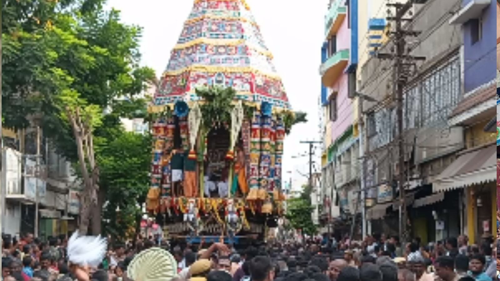 திருச்சியில் கோலாகலமாக நடந்தது மலைக்கோட்டை சித்திரை தேரோட்டம்..!