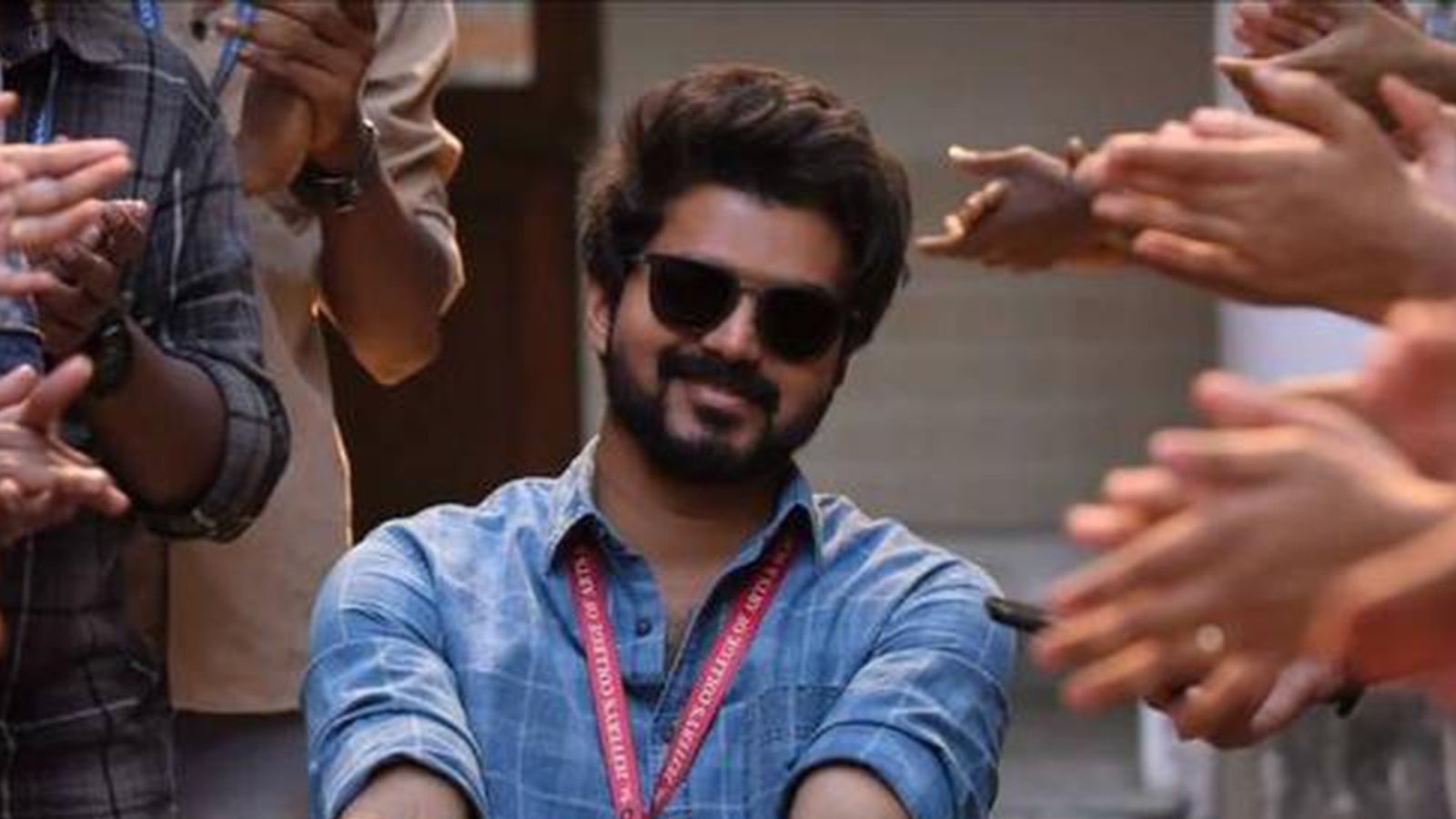 234 தொகுதிகளில் அதிக மதிப்பெண்கள் பெற்ற 1,500 மாணவர்களை சந்திக்கிறார் நடிகர் விஜய்...!