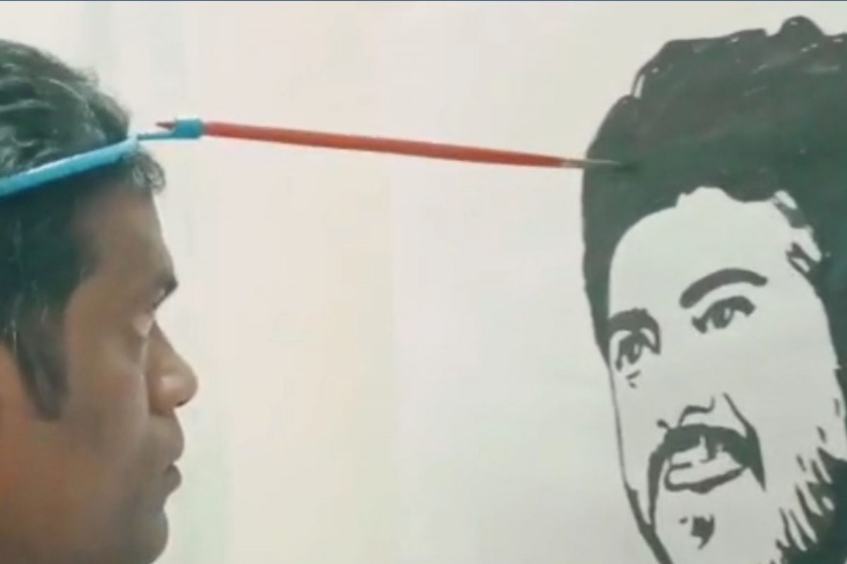 தலையால்  அஜித் ஓவியம் வரைந்து அசத்திய ஓவியர்!