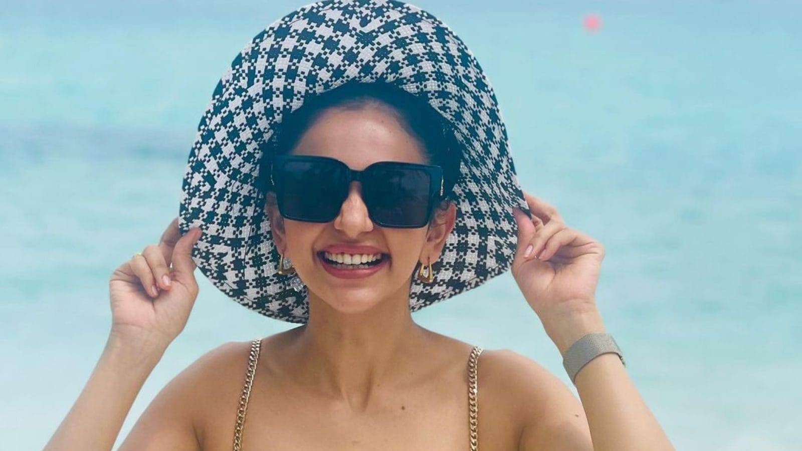 Rakul Preet Singh: மாலத்தீவில் நடிகை ரகுல் பிரீத் சிங் - வைரலாகும் போட்டோஸ்